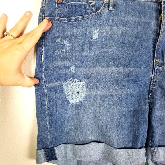 Women's Signature Levi Strauss Distressed Rolled Cuff Denim Shorts Size 18W - Picture 4 of 9